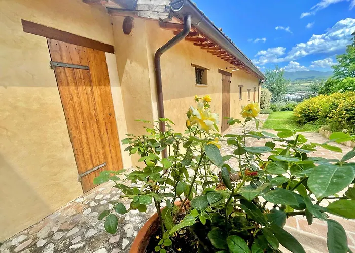 Spoleto Tranquilita Sleeps 20 With Wifi Pool Yoga Gardens And Views Villa