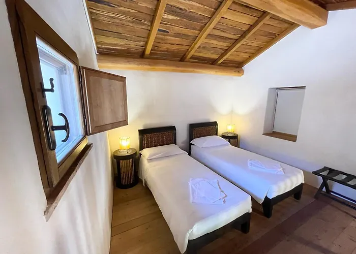 Spoleto Tranquilita Sleeps 20 With Wifi Pool Yoga Gardens And Views Villa *